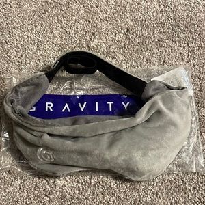 Weighted sleep mask by gravity